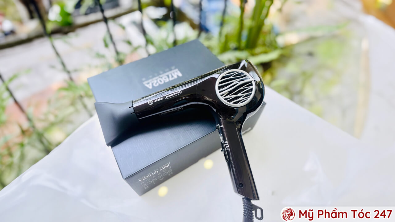 Máy sấy tóc JMW Professional kiểm soát nhiệt, bù ion âm an toàn cho mọi loại tóc.